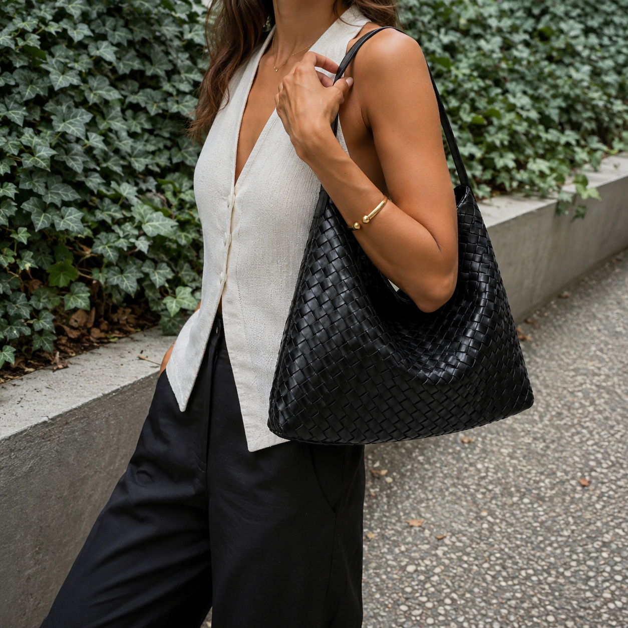 AMELIE Woven Shoulder Bag